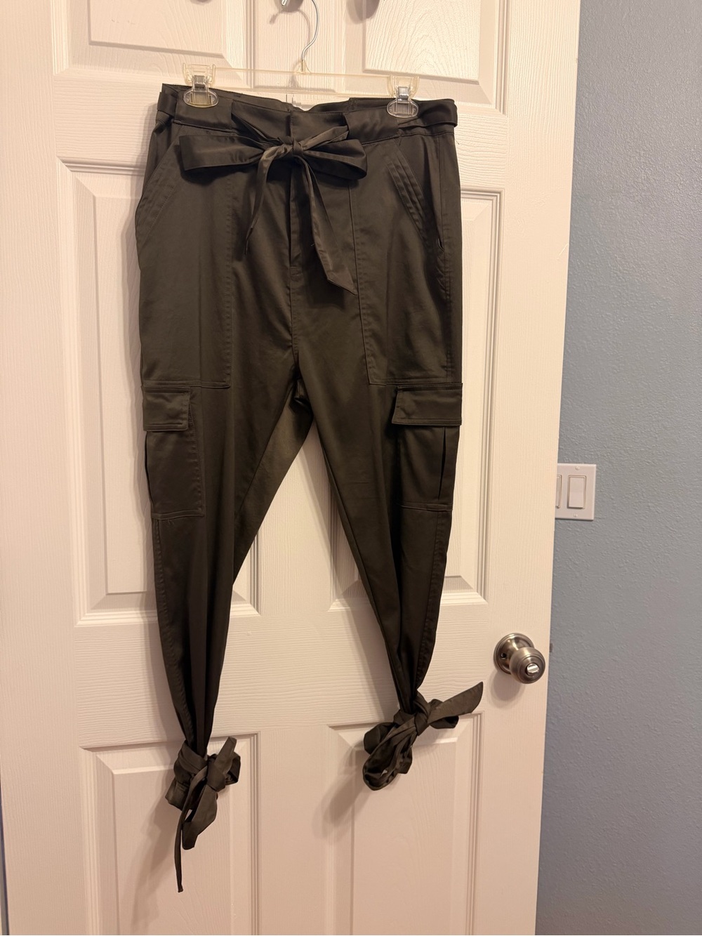 Joie Olive Tie-Waist Cargo Trousers - Picture 2 of 2